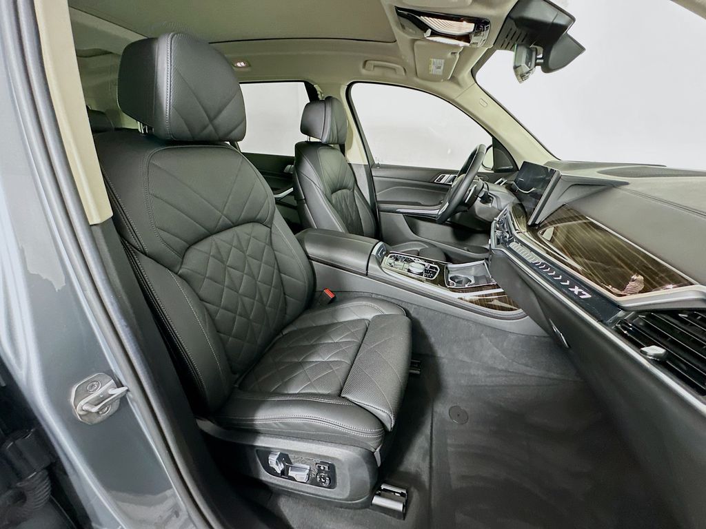 Thumbnail: 2023 BMW X7 - 30