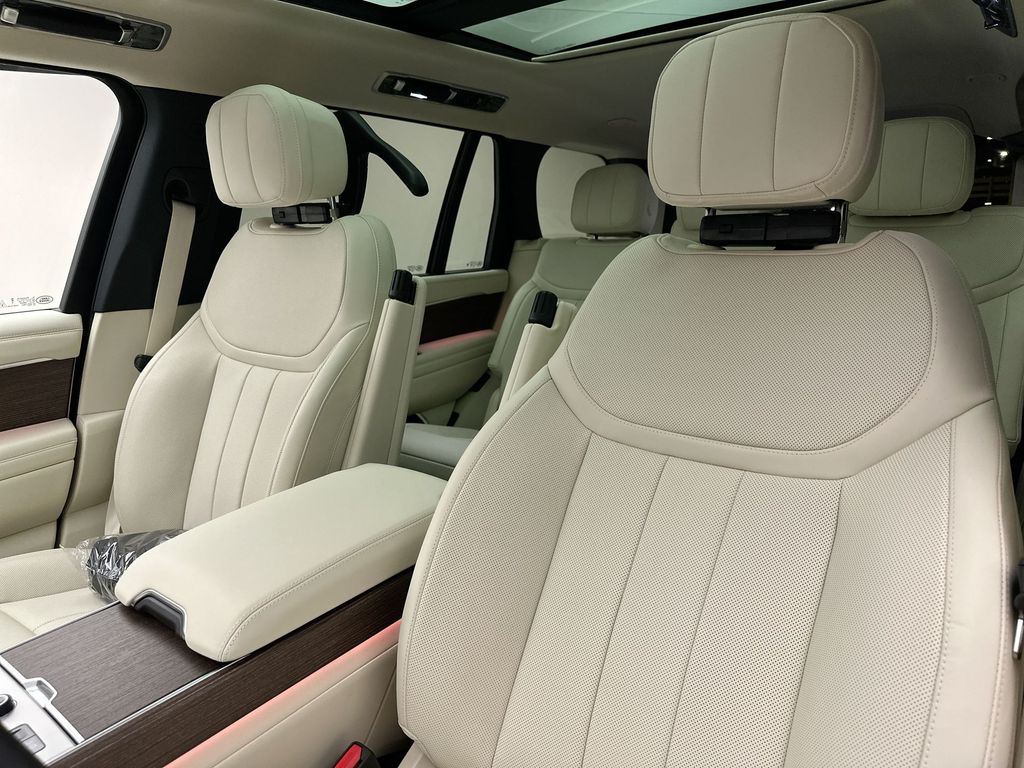 Thumbnail: 2027 Land Rover Range Rover - 10