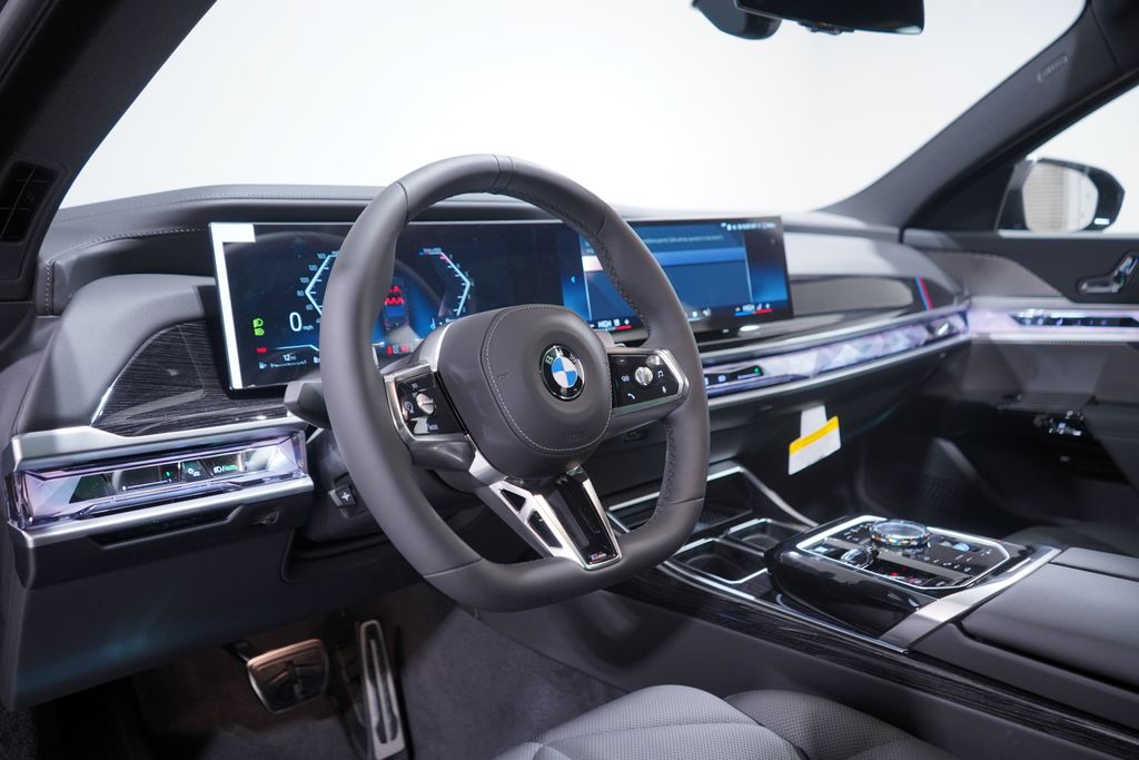 Thumbnail: 2026 BMW 7 Series - 6