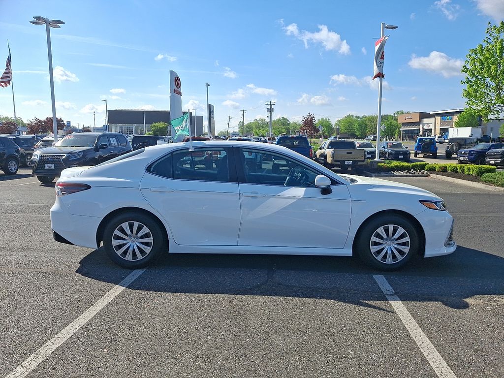 2022 Toyota Camry LE 7