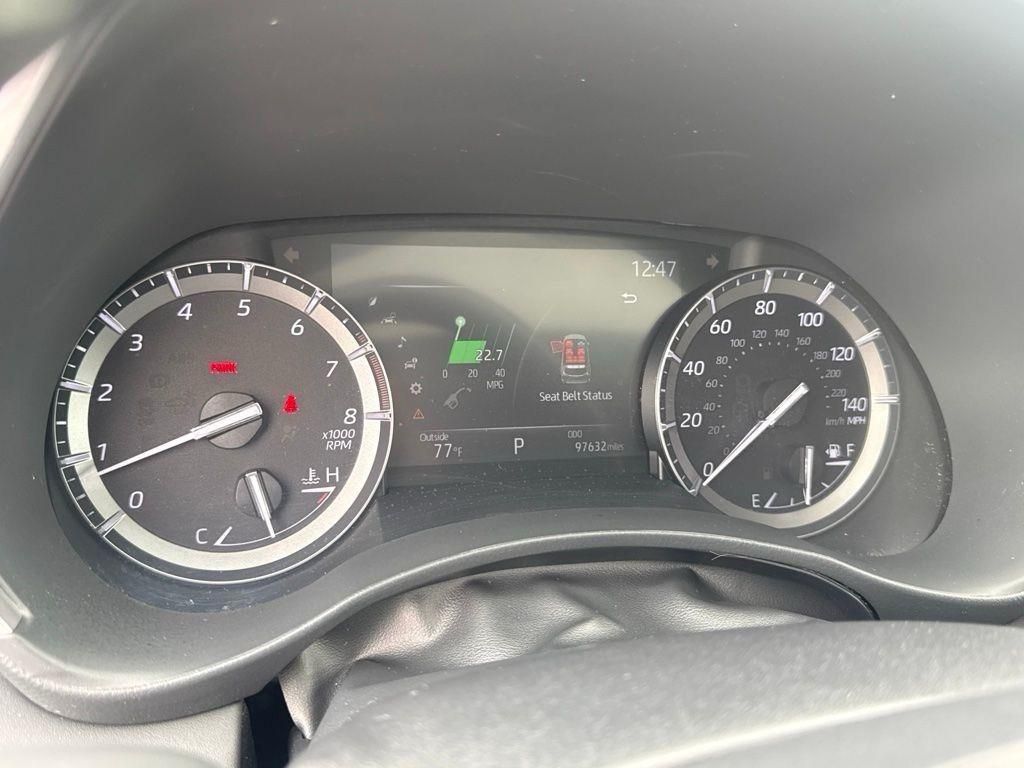 Used 2020 White Toyota XLE image 18