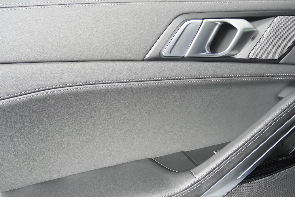 Thumbnail: 2026 BMW X6 - 14