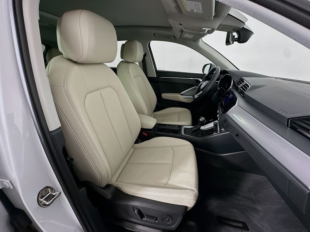 Thumbnail: 2021 Audi Q3 - 29