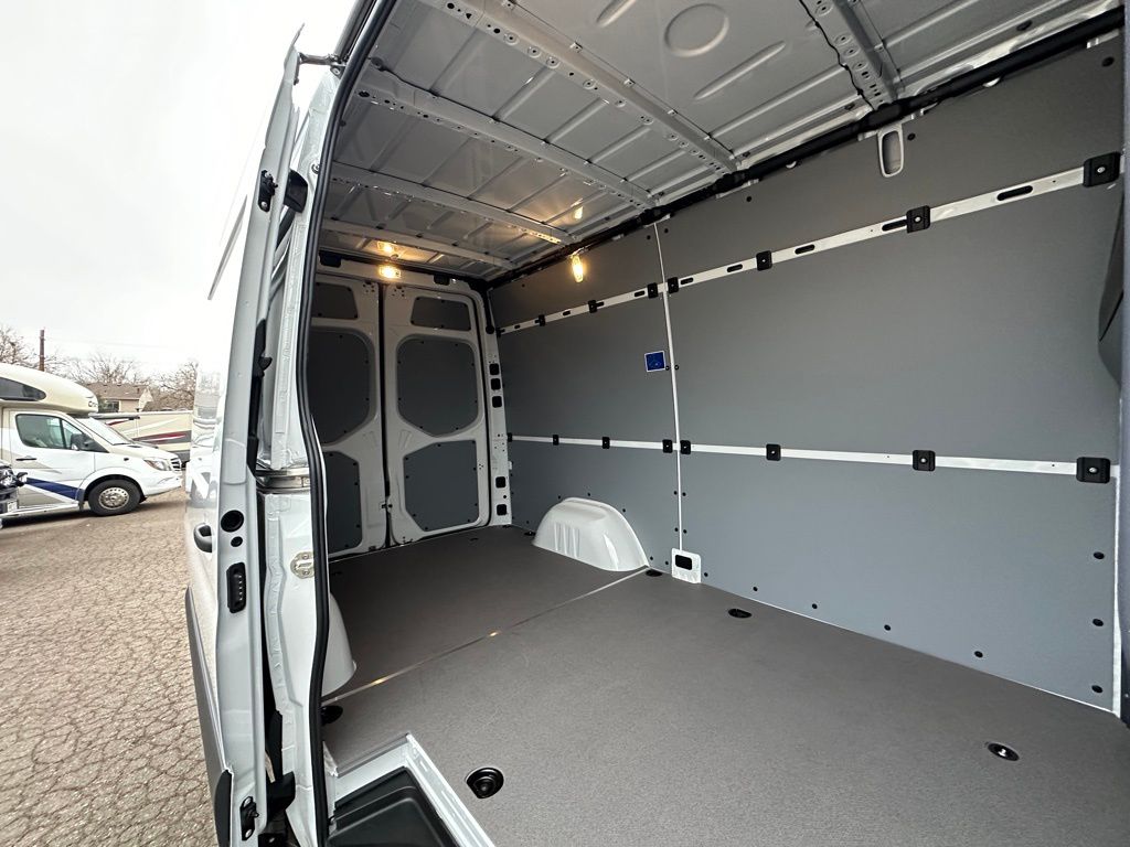 2024 Mercedes-Benz Sprinter 2500 Cargo 144 WB 21