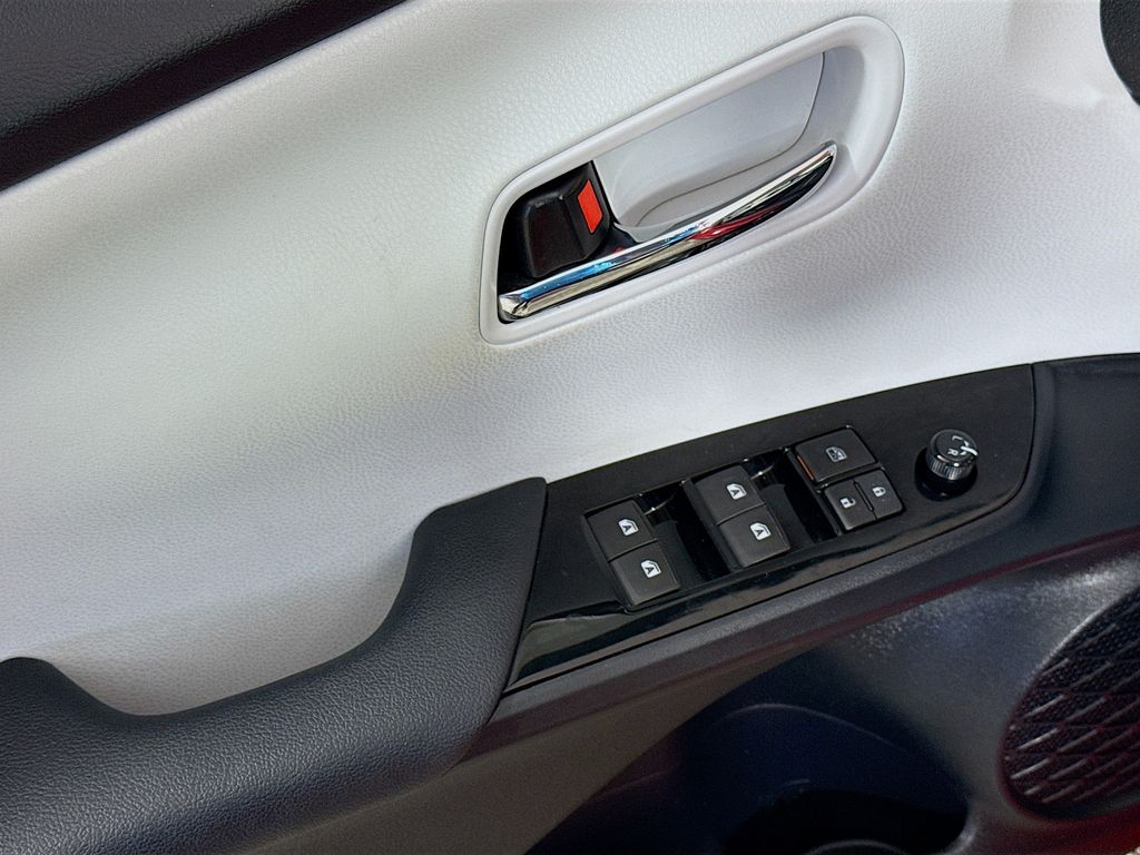 Thumbnail: 2016 Toyota Prius - 18