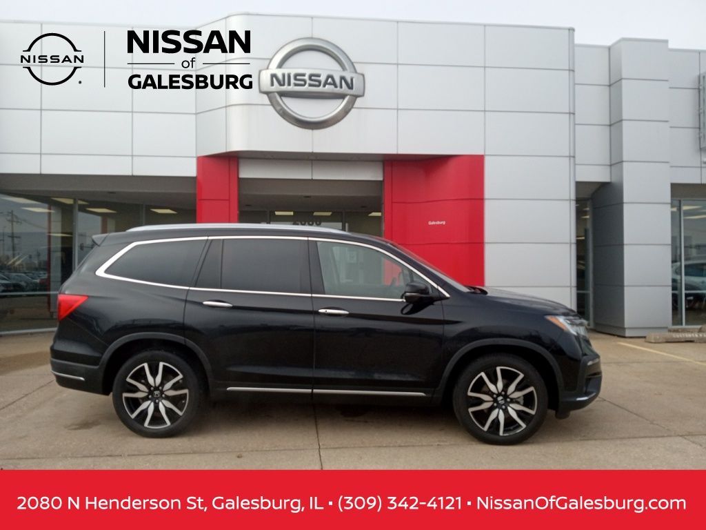 2022 Honda Pilot Touring FWD with Rear Captain's Chairs