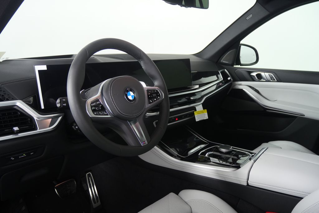 Thumbnail: 2026 BMW X5 - 12