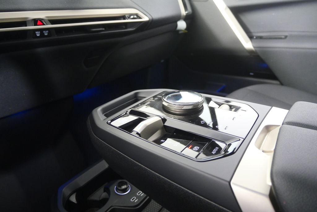 Thumbnail: 2024 BMW iX - 18