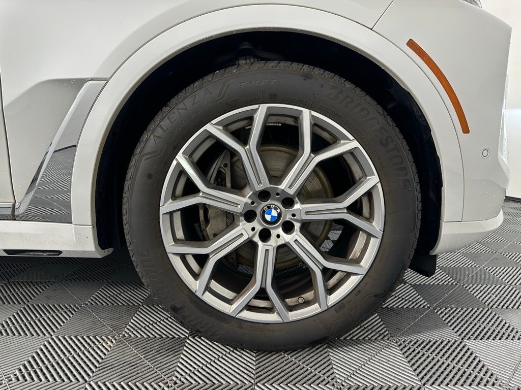 Thumbnail: 2023 BMW X7 - 11