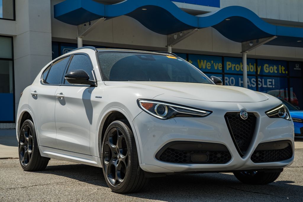 Alfa White 2022 Alfa Romeo Stelvio Veloce AWD SUV / Crossover All-Wheel Drive 8-Speed Automatic