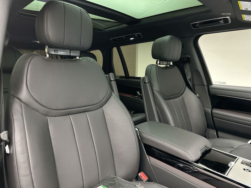 Thumbnail: 2026 Land Rover Range Rover - 6