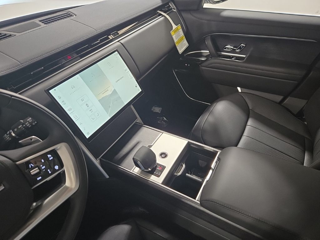 New 2026 White Land Rover P400 SE LWB 7 SEAT image 14