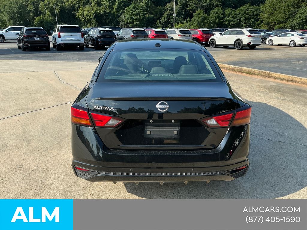 Used 2025 Black Nissan 2.5 SV image 5