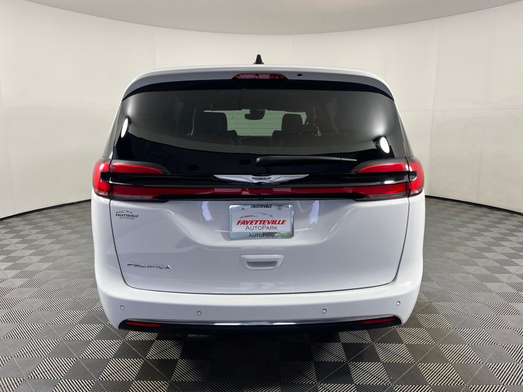 Thumbnail: 2025 Chrysler Pacifica - 8