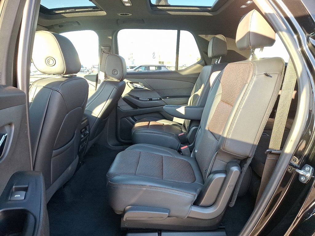 Thumbnail: 2022 Chevrolet Traverse - 10