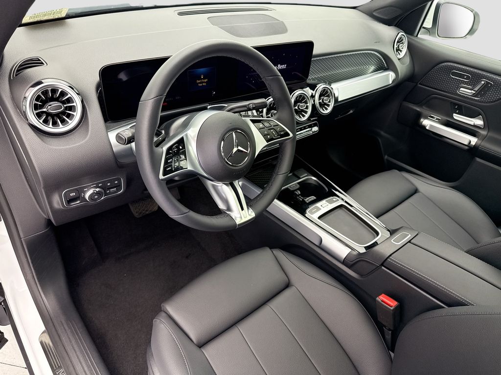 Used 2026 White Mercedes-Benz GLB 250 image 9