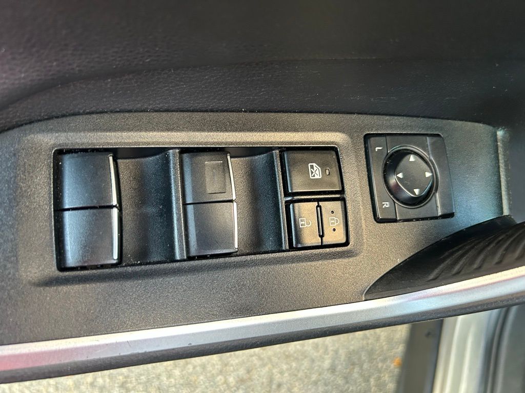 Thumbnail: 2021 Toyota RAV4 - 17