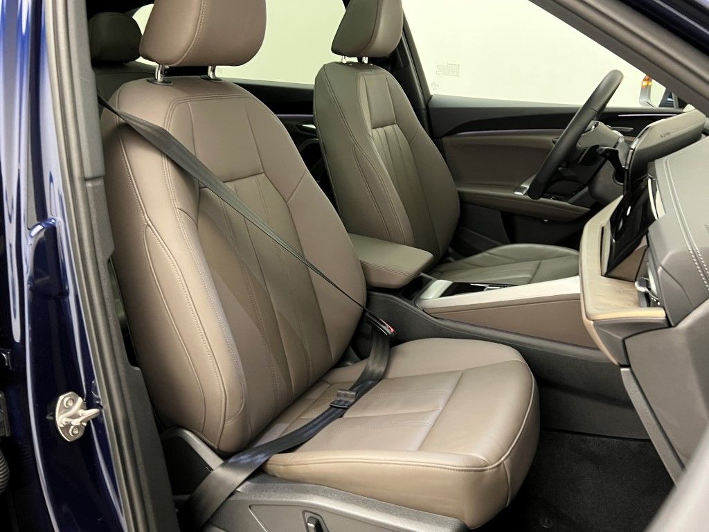 Thumbnail: 2025 Audi Q5 - 13