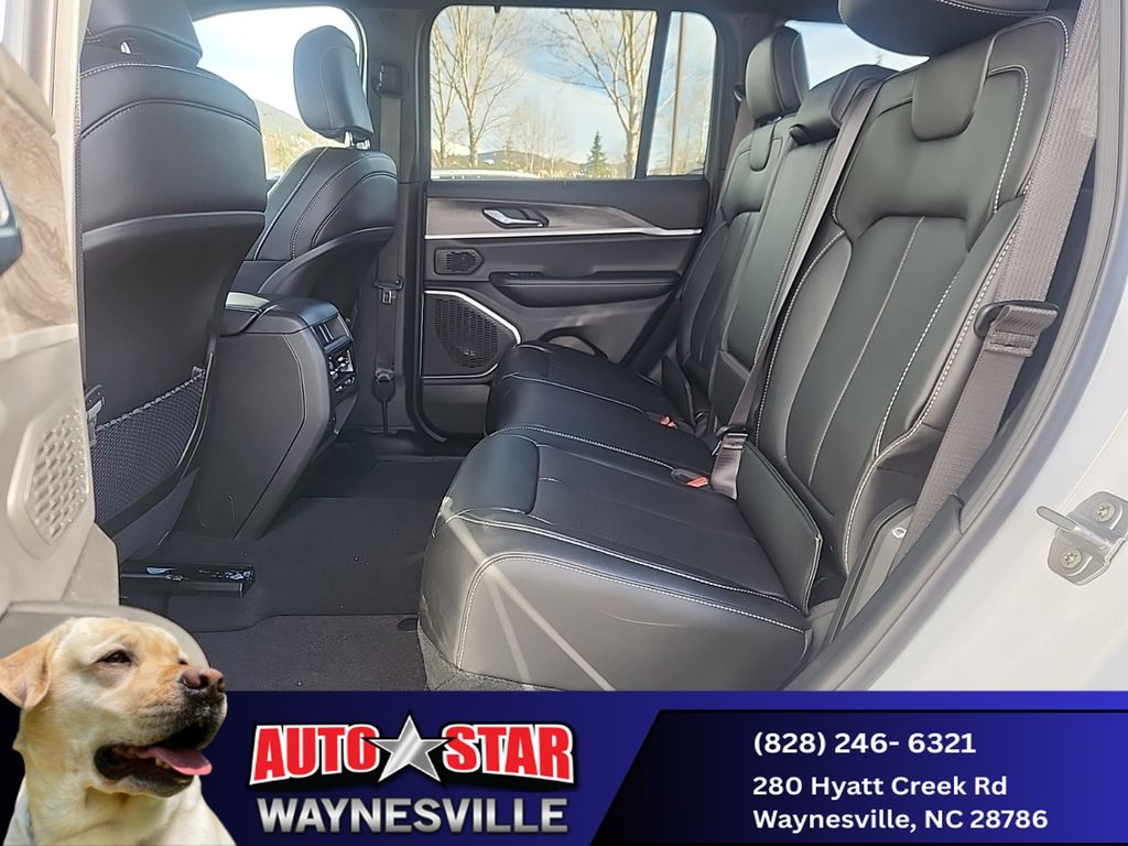 new 2025 Jeep Grand Cherokee car, priced at $47,990