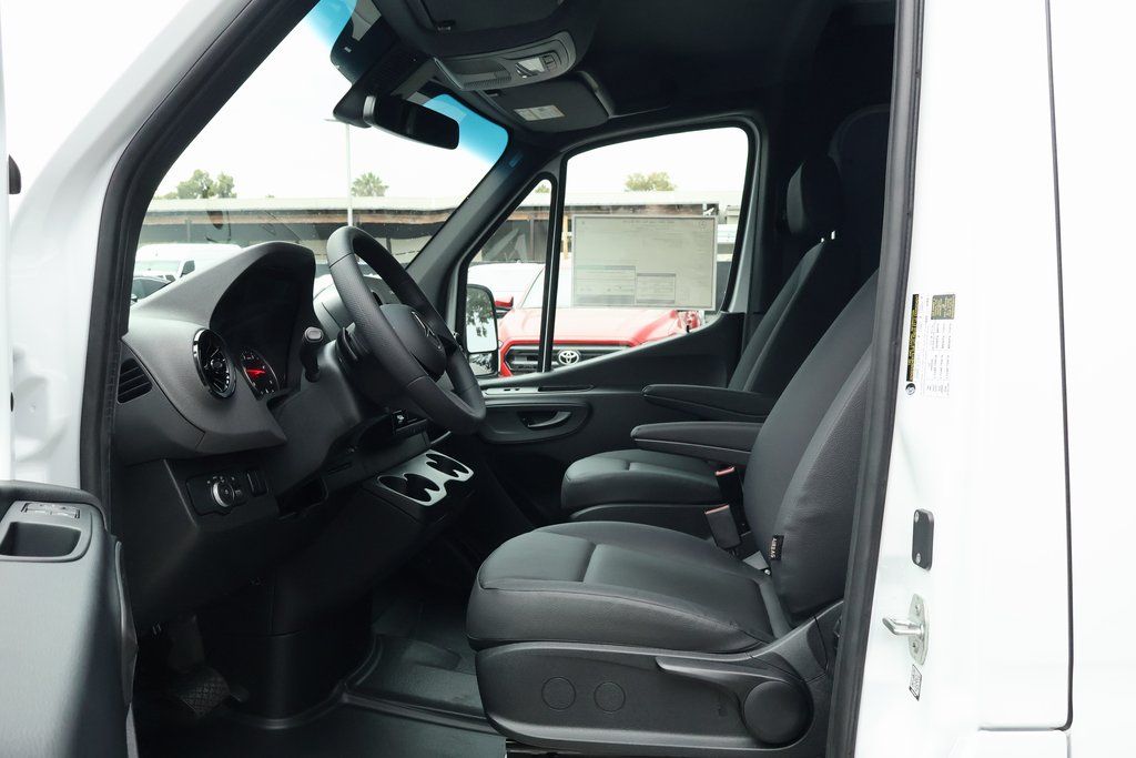 Thumbnail: 2026 Mercedes-Benz Sprinter - 6