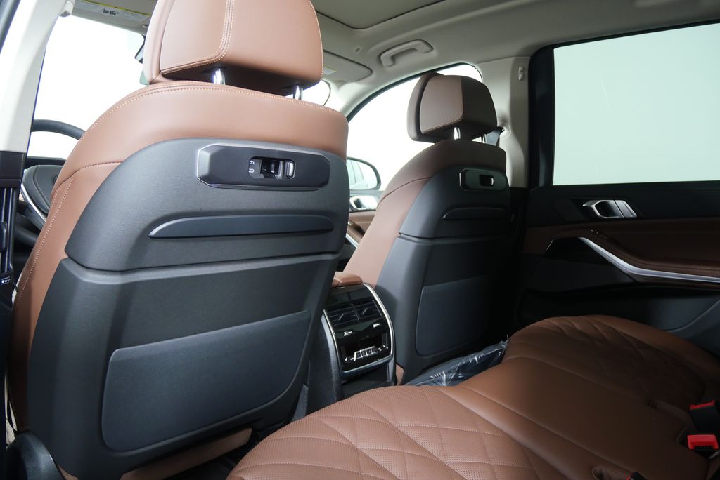 Thumbnail: 2026 BMW X7 - 19