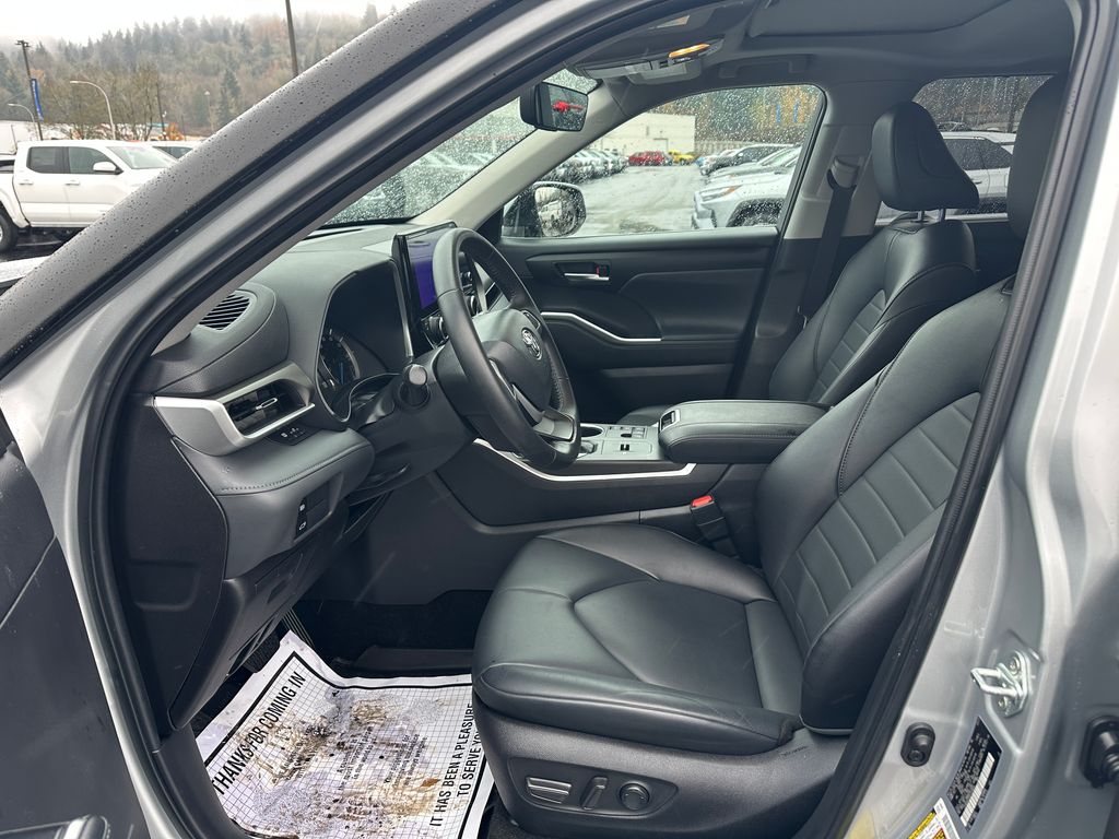 2023 Toyota Highlander Hybrid XLE