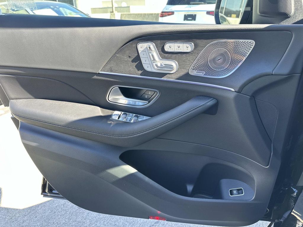 Thumbnail: 2026 Mercedes-Benz GLE - 14