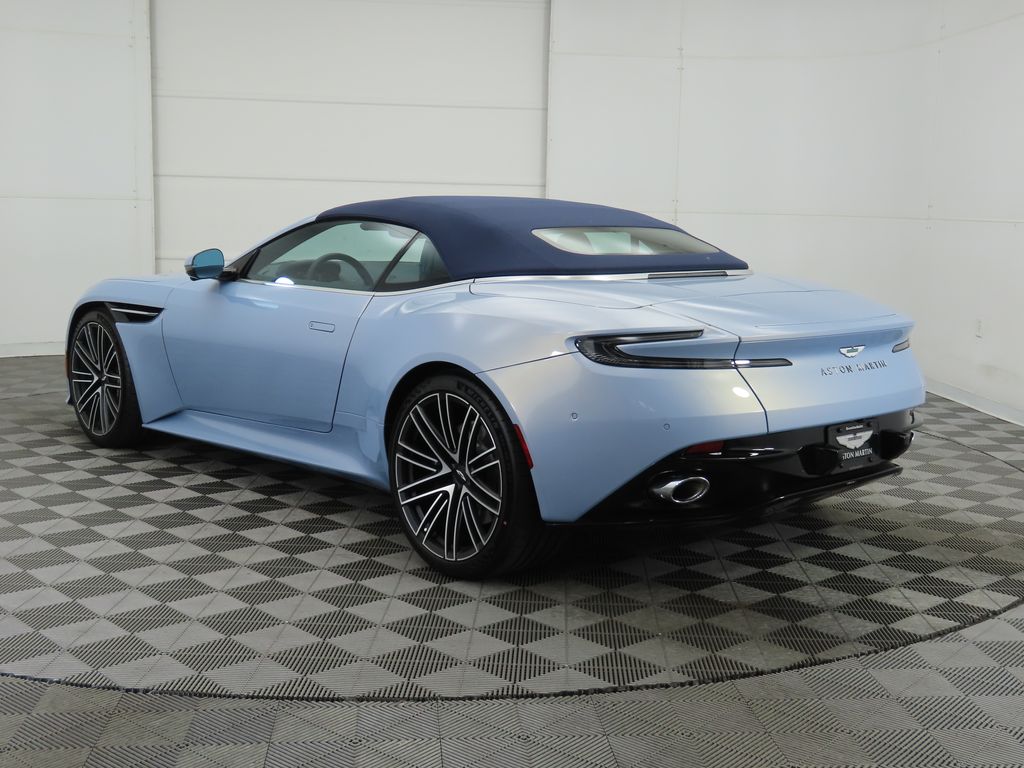 2025 Aston Martin DB12  15