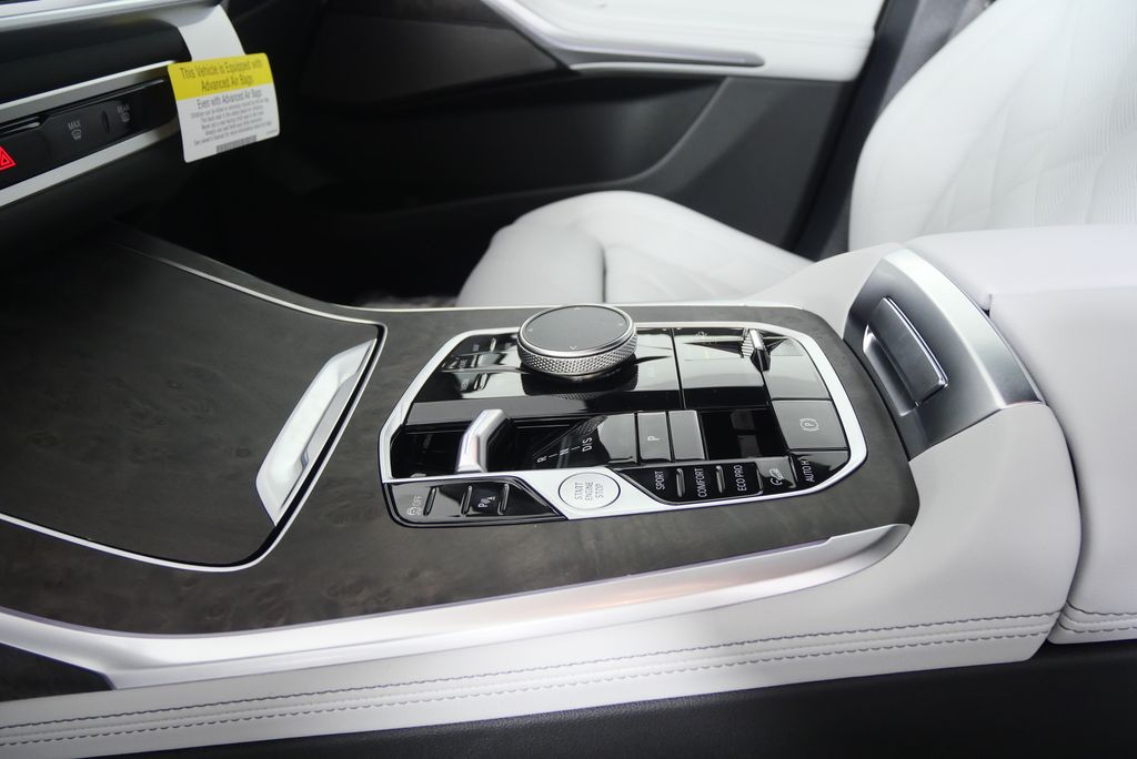 Thumbnail: 2026 BMW X7 - 24
