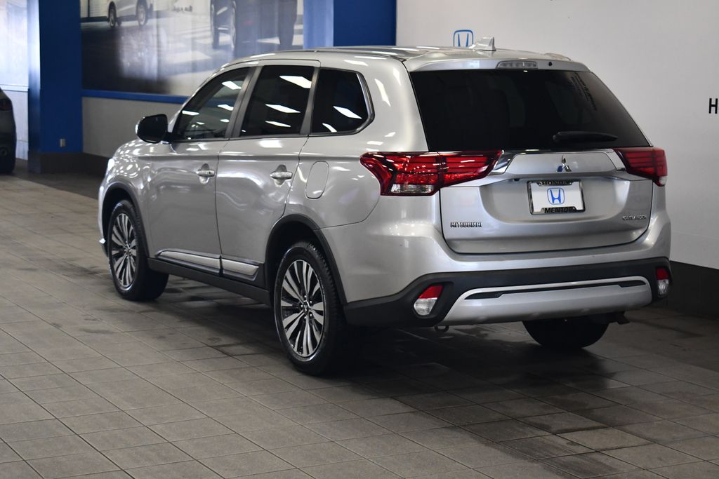 Thumbnail: 2019 Mitsubishi Outlander - 3