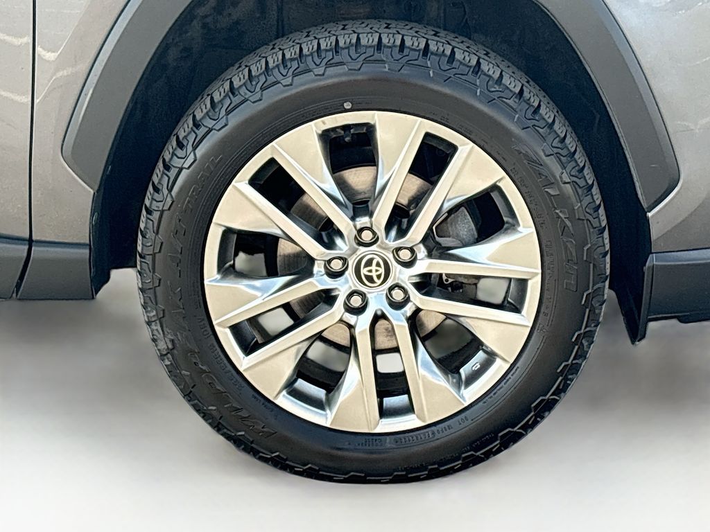 Thumbnail: 2021 Toyota RAV4 - 32