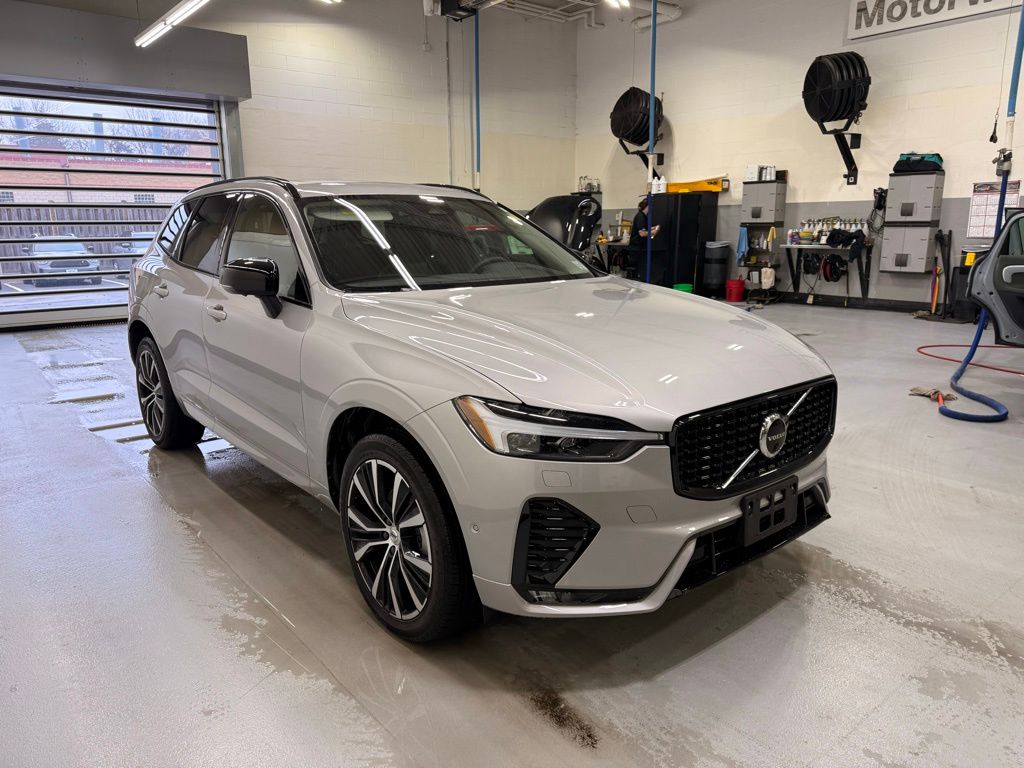 Thumbnail: 2023 Volvo XC60 - 7