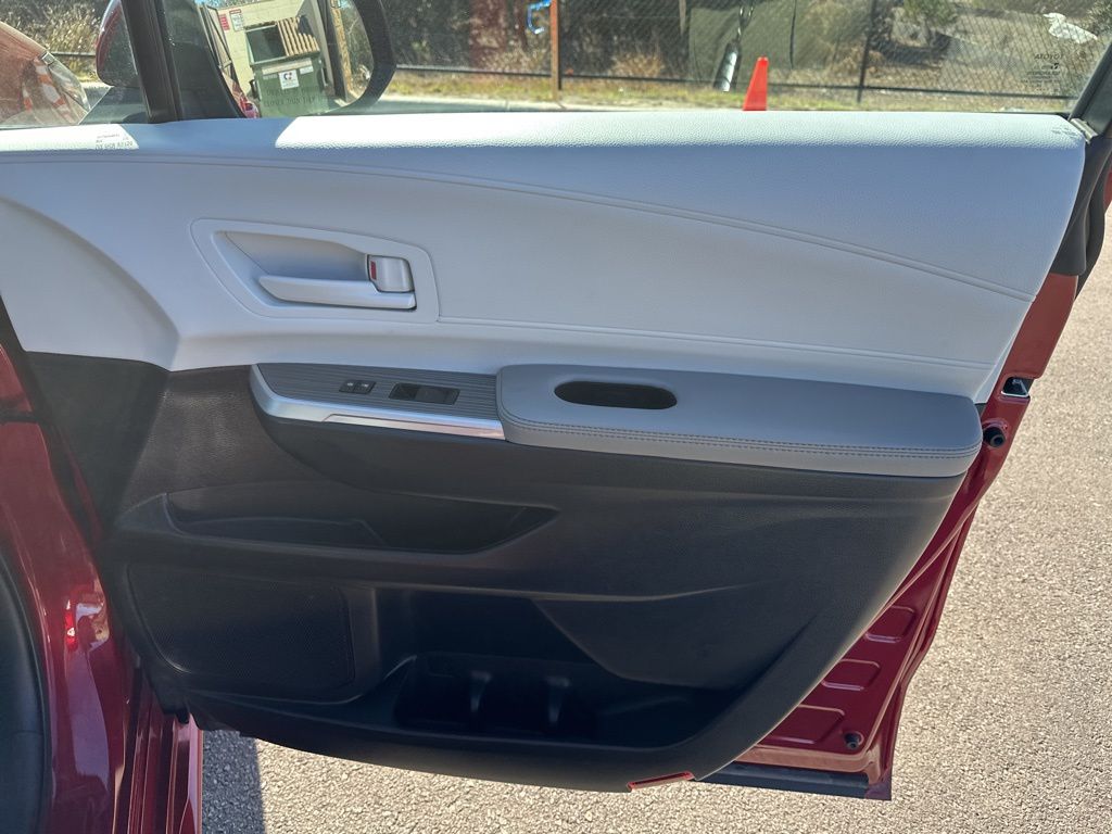 Used Car 2025 Toyota Sienna  Le For Sale Under $40,000 In Austin, Texas