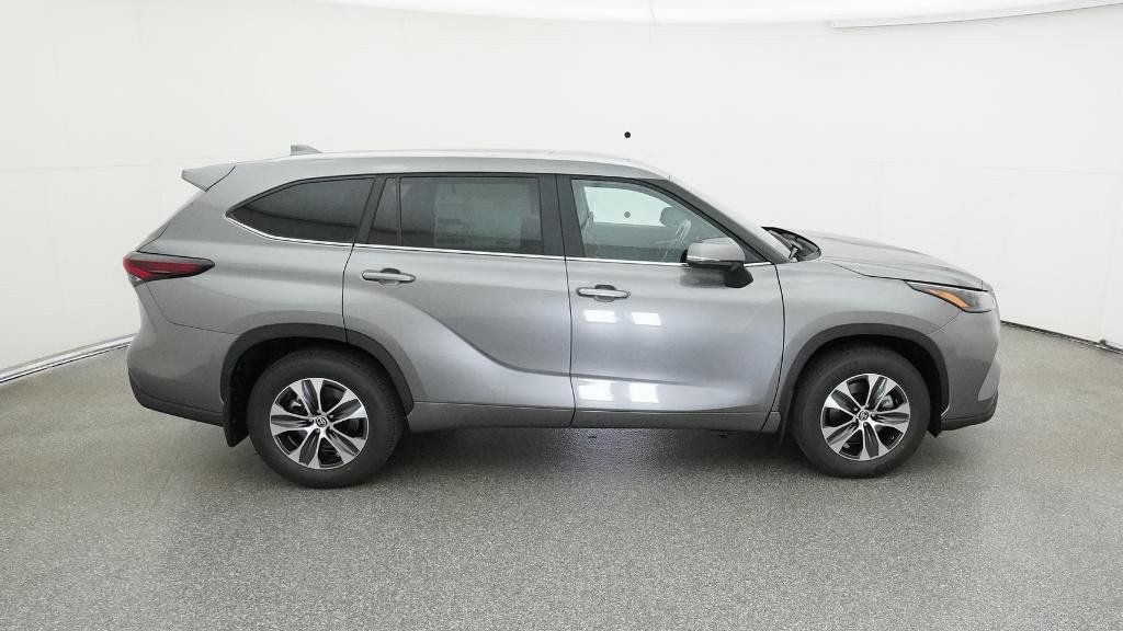 Thumbnail: 2026 Toyota Highlander - 14