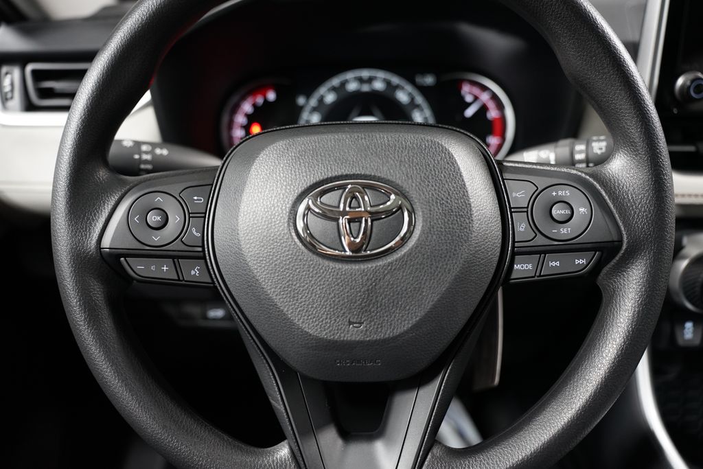 2025 Toyota RAV4 XLE 12