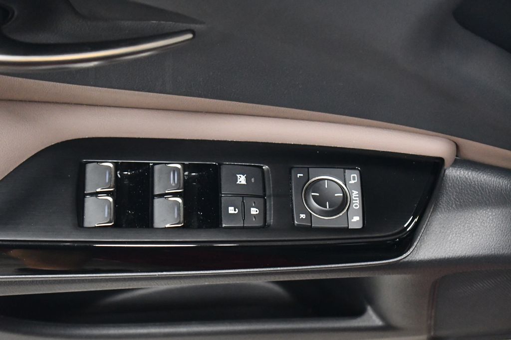 Thumbnail: 2022 Lexus ES - 14