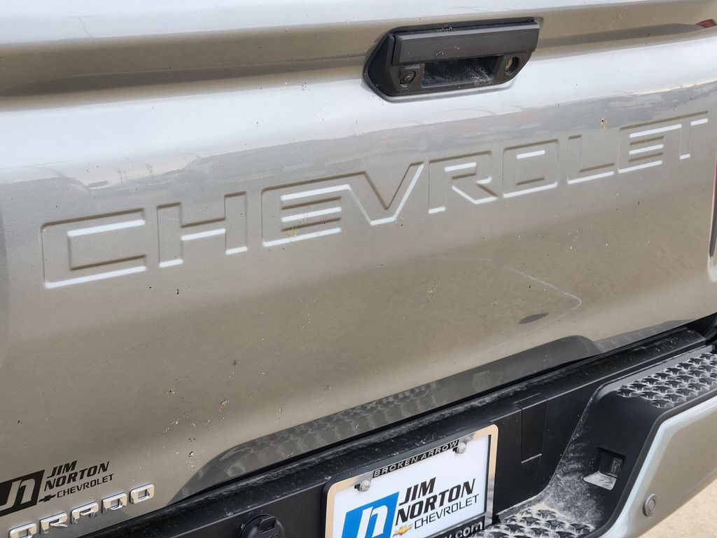 View vehicle photo 7