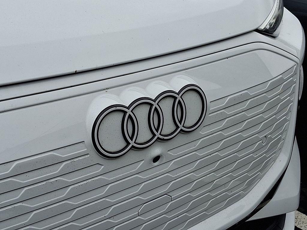 Thumbnail: 2025 Audi Q6 e-tron - 4