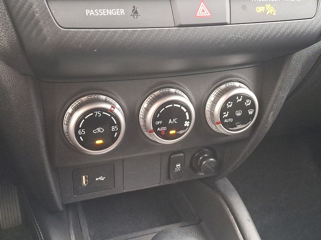 Thumbnail: 2023 Mitsubishi Outlander Sport - 16