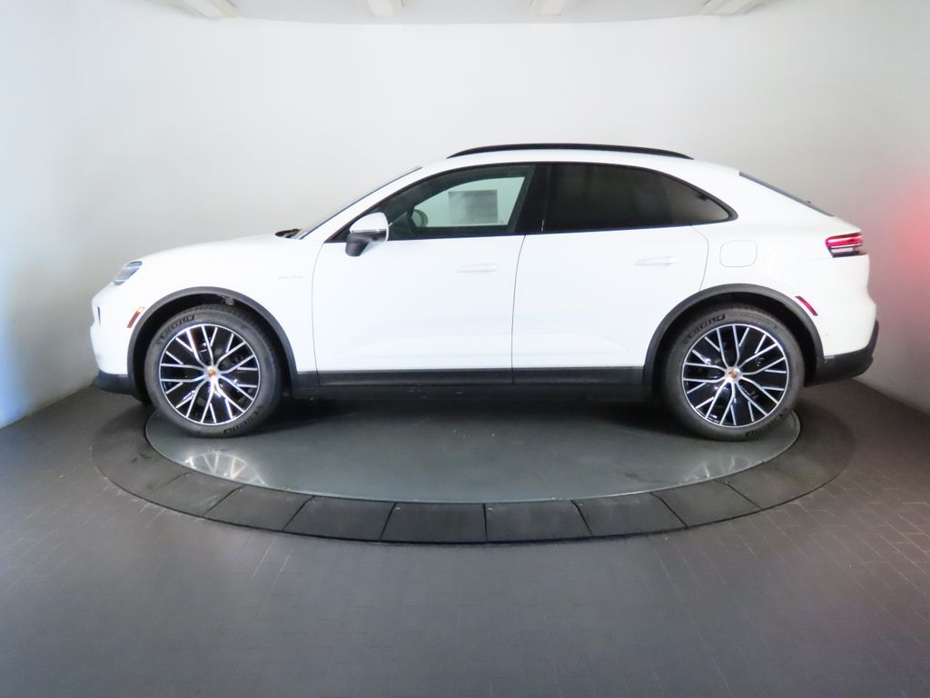 Thumbnail: 2026 Porsche Macan - 2