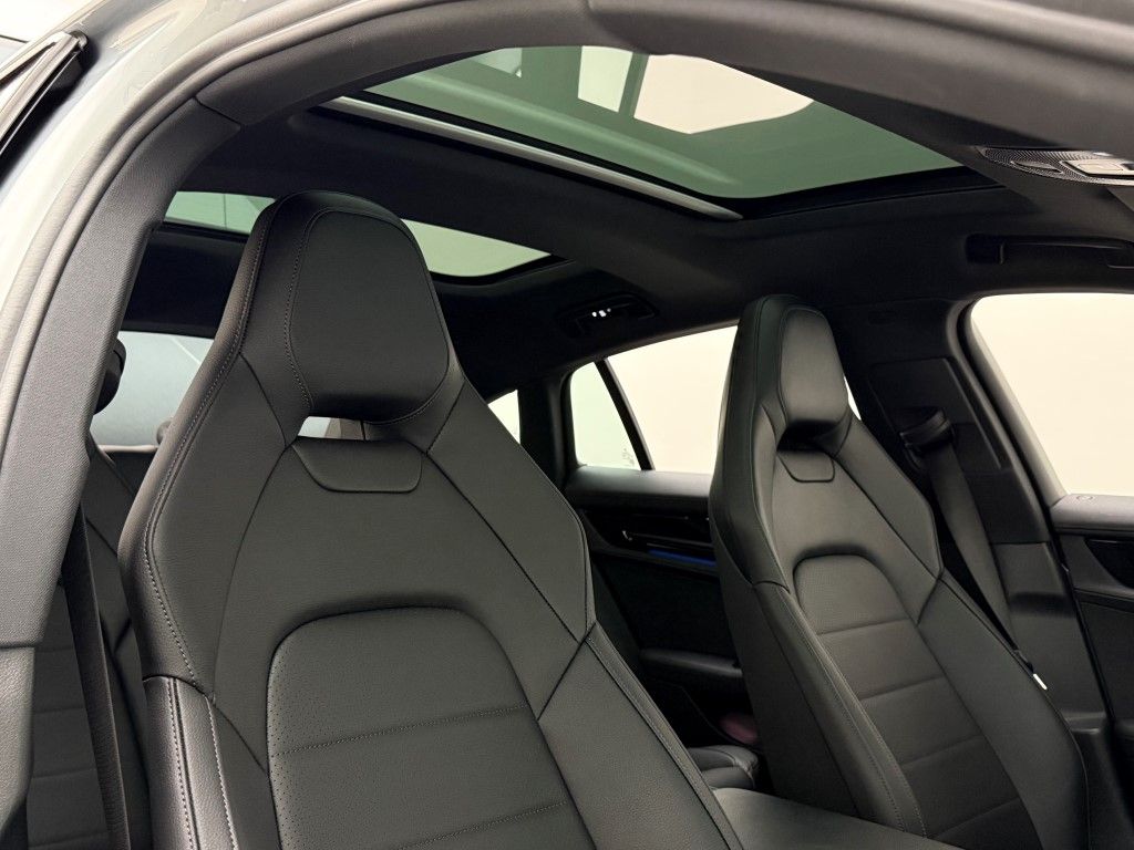 Thumbnail: 2025 Porsche Panamera - 28