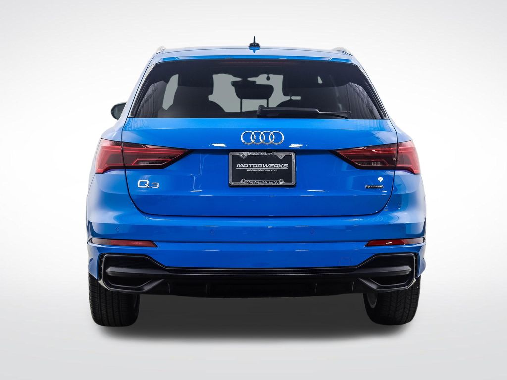 Thumbnail: 2021 Audi Q3 - 4