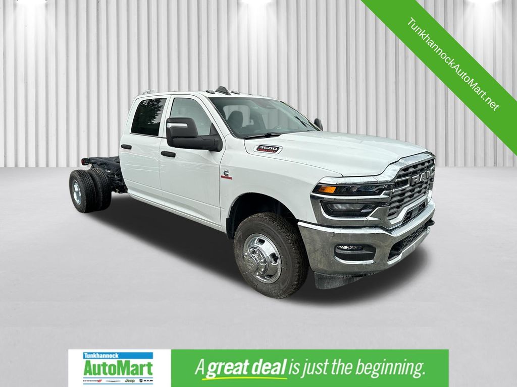 Bright White Clearcoat 2026 RAM 3500 Chassis Pickup Truck Four-Wheel Drive 8-Speed Automatic
