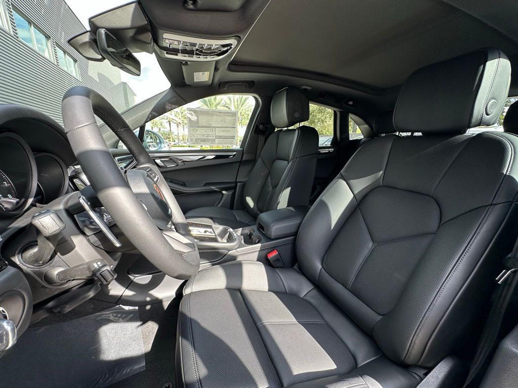 Thumbnail: 2026 Porsche Macan - 5