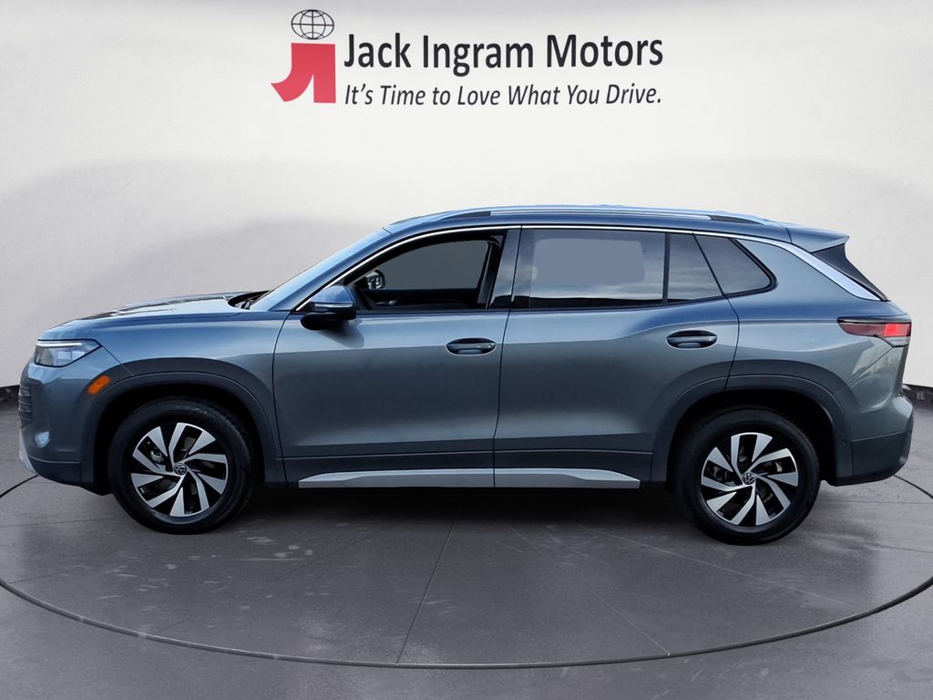 used 2025 Volkswagen Tiguan car, priced at $25,999