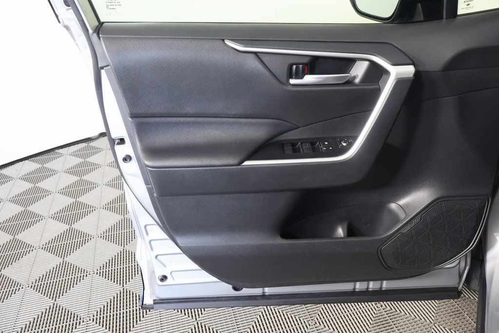Thumbnail: 2021 Toyota RAV4 - 12