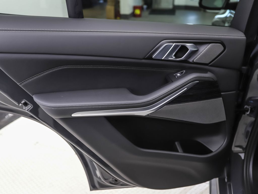 Thumbnail: 2026 BMW X5 - 19