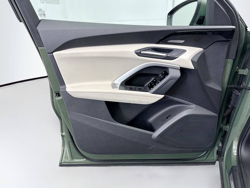 Thumbnail: 2025 Audi Q5 - 23