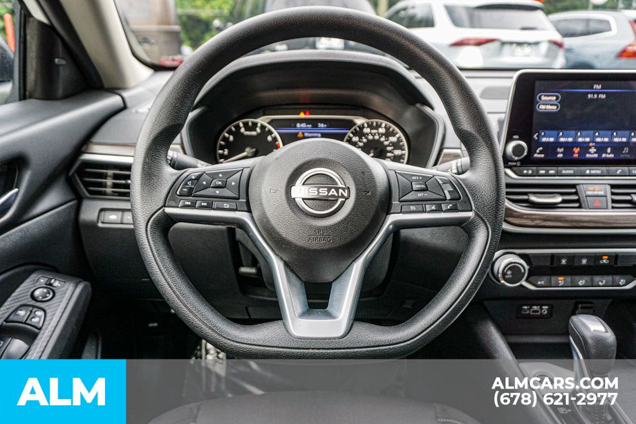 Used 2025 White Nissan 2.5 SV image 27