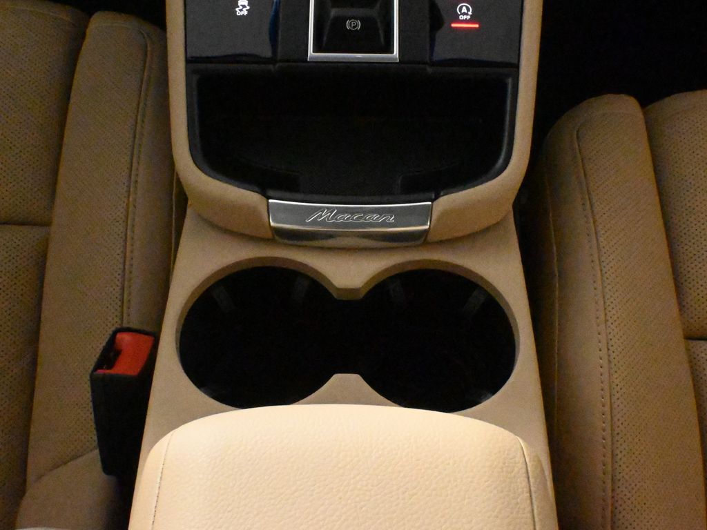 Thumbnail: 2025 Porsche Macan - 29